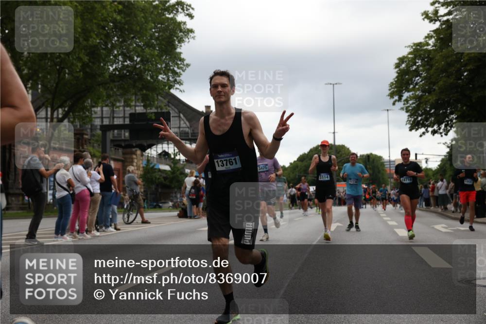 29.06.2025 - hella hamburg halbmarathon Yannick Fuchs http://msf.ph/oto/8369007 29.06.2025 10:53:29 20KM 2348, 2780, 3114, 3279, 3425, 4238, 4796, 4986, 5885, 6087, 6220, 6438, 7031, 7223, 7287, 8030, 8326, 8807, 9985, 10488, 10587, 10896, 10943, 11018, 11114, 11757, 11935, 11938, 12206, 12261, 12564, 12736, 12779, 12862, 13583, 13706, 13761, 14567, 14732, 14902, 14928, 14965, 15232, 15284, 15785, 16227, 16530, 16754, 16910, 16915, 16980, 17176, 17304, 17503, 17630, 18467, 18485, 18716, 18855, 19015, 19160 meine-sportfotos.de
