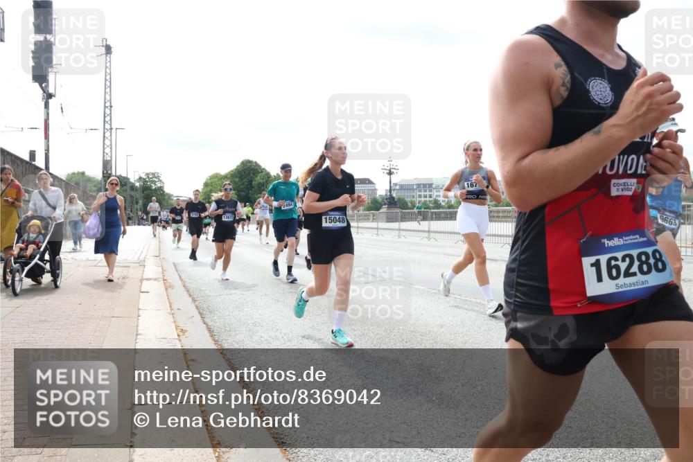 29.06.2025 - hella hamburg halbmarathon Lena Gebhardt http://msf.ph/oto/8369042 29.06.2025 10:14:43 Lombardsbrücke 755, 2494, 13673, 15048, 167, 9663, 16288, 1071, 1379, 1406, 1575, 1728, 2046, 2140, 2494, 2601, 2690, 2990, 3020, 3025, 3154, 3454, 3507, 3509, 3691, 3756, 3834, 3939, 4641, 5191, 5608, 5670, 5800, 5981, 6028, 6083, 6089, 6181, 6248, 6366, 6935, 7195, 7209, 7439, 7442, 7802, 7840, 7991, 8055, 8147, 8239, 8409, 8522, 8563, 8755, 8854, 8892, 9173, 9556, 9663, 9709, 9911, 10224, 10391, 10610, 10717, 10963, 12467, 13237, 14488, 16126 meine-sportfotos.de