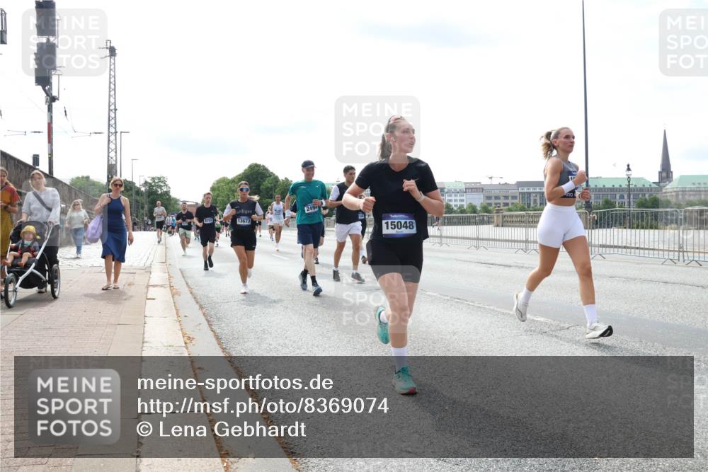 29.06.2025 - hella hamburg halbmarathon Lena Gebhardt http://msf.ph/oto/8369074 29.06.2025 10:14:44 Lombardsbrücke 8755, 13673, 2494, 15048, 1071, 1379, 1406, 1575, 1728, 2046, 2140, 2494, 2601, 2690, 2990, 3020, 3025, 3154, 3454, 3507, 3509, 3691, 3756, 3834, 3844, 3939, 4641, 5191, 5608, 5670, 5800, 5981, 6028, 6083, 6089, 6181, 6248, 6366, 6935, 7195, 7209, 7439, 7802, 7840, 7991, 8055, 8147, 8239, 8275, 8409, 8522, 8563, 8755, 8854, 8892, 9113, 9173, 9556, 9663, 9709, 9911, 10224, 10391, 10589, 10610, 10717, 10963, 12467, 13237, 14488, 16126 meine-sportfotos.de