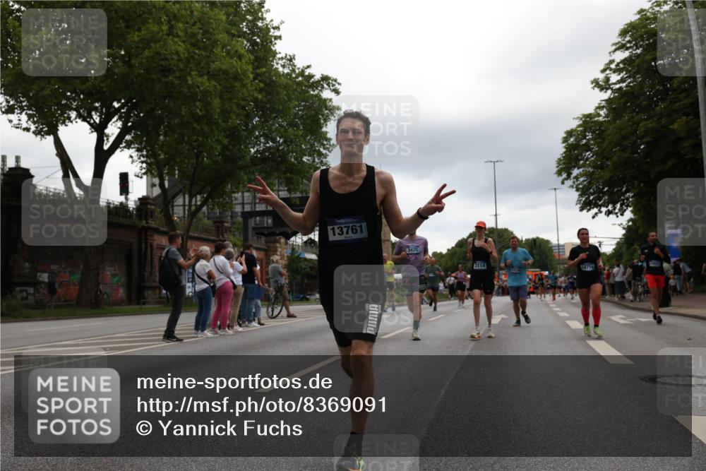 29.06.2025 - hella hamburg halbmarathon Yannick Fuchs http://msf.ph/oto/8369091 29.06.2025 10:53:30 20KM 2348, 2780, 3114, 3279, 3425, 4238, 4796, 4986, 5885, 6087, 6220, 6438, 7031, 7287, 8030, 8326, 8481, 8807, 9985, 10488, 10587, 10896, 11018, 11114, 11757, 11935, 11938, 12206, 12261, 12564, 12736, 12779, 12862, 13583, 13706, 13761, 14567, 14732, 14902, 14928, 14965, 15232, 15284, 15785, 15914, 16227, 16530, 16754, 16910, 16915, 16980, 17176, 17304, 17503, 17630, 18467, 18485, 18716, 18855, 19015, 19160 meine-sportfotos.de