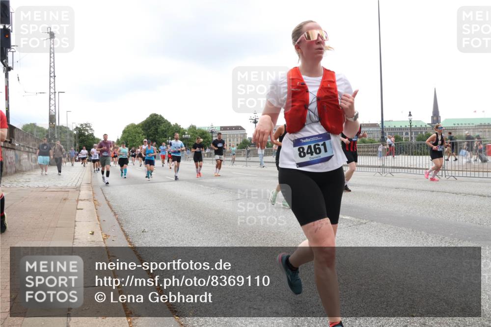 29.06.2025 - hella hamburg halbmarathon Lena Gebhardt http://msf.ph/oto/8369110 29.06.2025 10:48:45 Lombardsbrücke 8461, 1142, 1167, 1584, 2160, 2195, 2437, 2438, 2475, 2627, 2716, 2792, 2909, 3215, 3224, 3253, 3320, 3661, 5010, 5479, 5480, 5551, 5781, 6015, 6143, 6437, 6566, 7062, 7203, 7532, 7947, 7948, 8461, 8719, 8760, 8948, 9552, 9775, 9787, 10059, 10081, 10204, 10366, 10524, 10654, 10656, 11000, 11364, 11365, 13814, 13845, 15715, 16498, 16499, 16701 meine-sportfotos.de