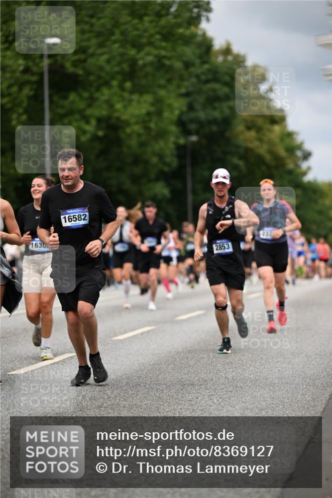 29.06.2025 - hella hamburg halbmarathon Dr. Thomas Lammeyer http://msf.ph/oto/8369127 29.06.2025 10:41:57 Kennedybrücke 1337, 1475, 1799, 1985, 2016, 2031, 2853, 4442, 4762, 5139, 5522, 5523, 6697, 6955, 7085, 7124, 7321, 7544, 7629, 8499, 8811, 8843, 8985, 9288, 9894, 10025, 10159, 10506, 10836 meine-sportfotos.de