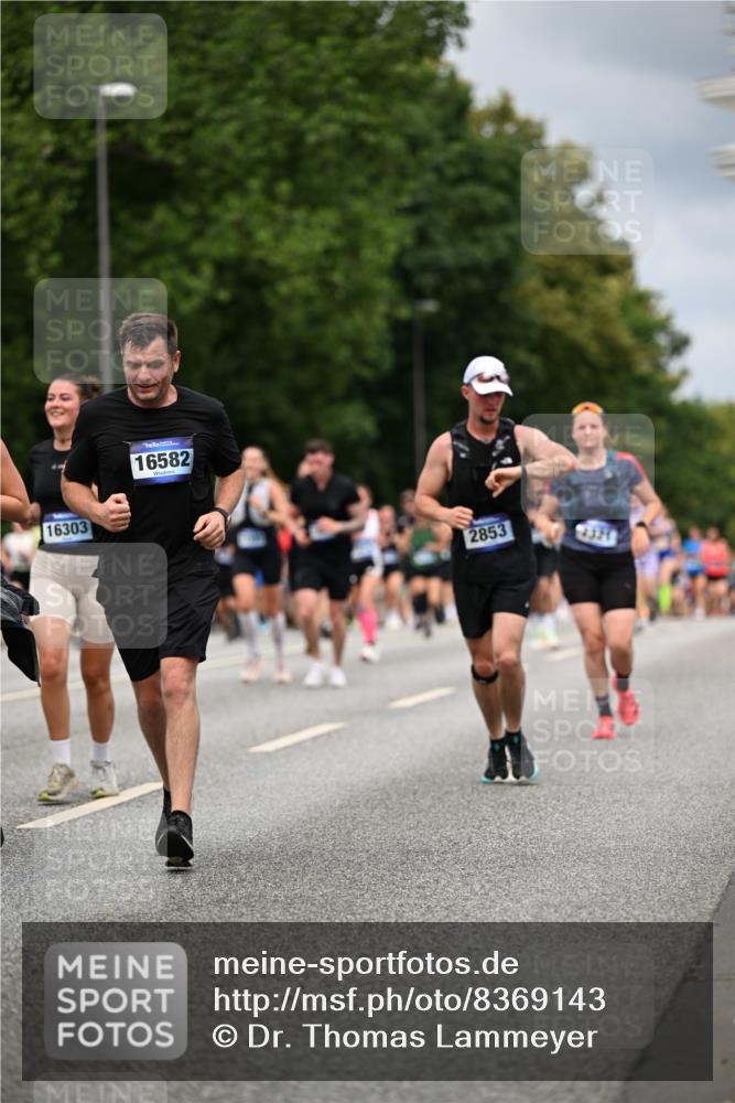 29.06.2025 - hella hamburg halbmarathon Dr. Thomas Lammeyer http://msf.ph/oto/8369143 29.06.2025 10:41:57 Kennedybrücke 1337, 1475, 1799, 1985, 2016, 2031, 2853, 4442, 4762, 5139, 5522, 5523, 6697, 6955, 7085, 7124, 7321, 7544, 7629, 8499, 8811, 8843, 8985, 9288, 9894, 10025, 10159, 10506, 10836 meine-sportfotos.de
