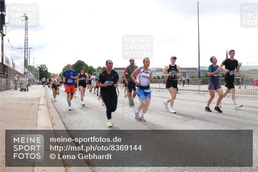 29.06.2025 - hella hamburg halbmarathon Lena Gebhardt http://msf.ph/oto/8369144 29.06.2025 10:39:38 Lombardsbrücke 0849, 1760, 1856, 1883, 2092, 2313, 2574, 2578, 2843, 2893, 2976, 3046, 3275, 3353, 3727, 3882, 3883, 3884, 4298, 4523, 4603, 4609, 4659, 4752, 4855, 4882, 5045, 5701, 6321, 6342, 6343, 6427, 6428, 6719, 6726, 6739, 6748, 7045, 7053, 7125, 7199, 7341, 7429, 7501, 7506, 7524, 7684, 8107, 8203, 8243, 8612, 8995, 9393, 9420, 9446, 9569, 9698, 9747, 9777, 10001, 10441, 10512, 10516 meine-sportfotos.de