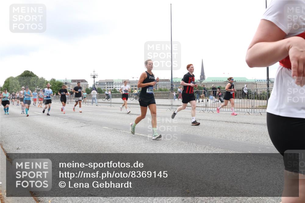 29.06.2025 - hella hamburg halbmarathon Lena Gebhardt http://msf.ph/oto/8369145 29.06.2025 10:48:46 Lombardsbrücke 1142, 1167, 1584, 2160, 2195, 2437, 2438, 2475, 2627, 2716, 2792, 2909, 3215, 3224, 3253, 3661, 5010, 5479, 5480, 5551, 5781, 6015, 6143, 6437, 6566, 7062, 7203, 7947, 7948, 8461, 8719, 8760, 8948, 9552, 9775, 9787, 10059, 10081, 10204, 10366, 10524, 10654, 10656, 11000, 11364, 11365, 13814, 13845, 15715, 16498, 16499, 16701 meine-sportfotos.de