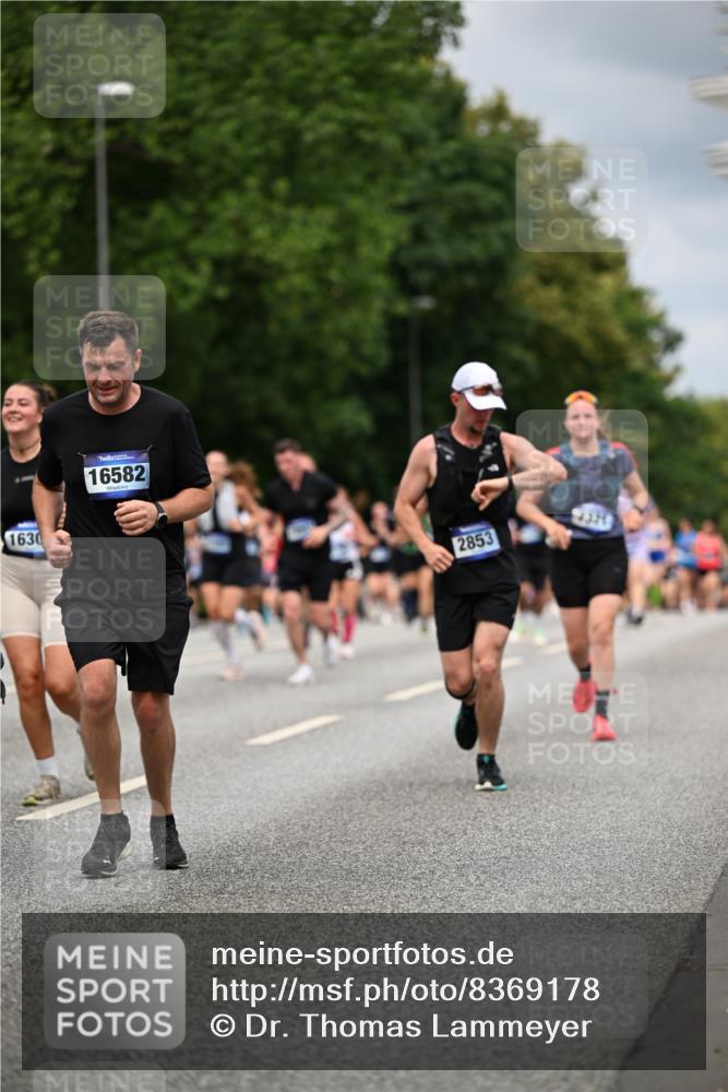 29.06.2025 - hella hamburg halbmarathon Dr. Thomas Lammeyer http://msf.ph/oto/8369178 29.06.2025 10:41:57 Kennedybrücke 1337, 1475, 1799, 1985, 2016, 2031, 2853, 4442, 4762, 5139, 5522, 5523, 6697, 6955, 7085, 7124, 7321, 7544, 7629, 8499, 8811, 8843, 8985, 9288, 9894, 10025, 10159, 10506, 10836 meine-sportfotos.de
