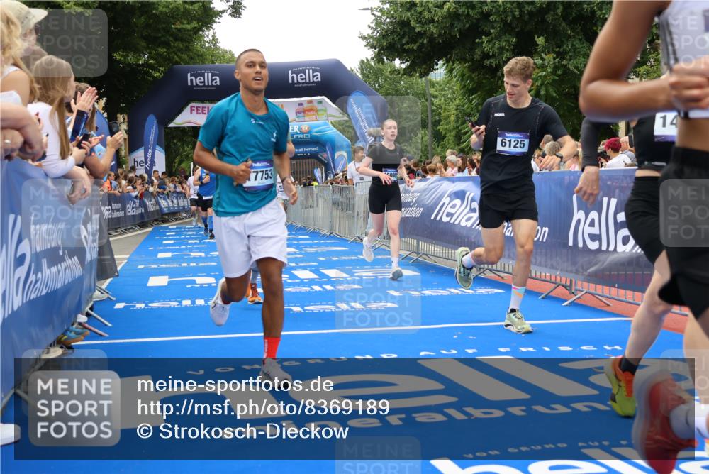 29.06.2025 - hella hamburg halbmarathon Strokosch-Dieckow http://msf.ph/oto/8369189 29.06.2025 10:49:46 Ziel 2706, 3060, 3543, 4017, 5460, 5894, 6115, 6125, 7332, 8455, 9126, 9200, 9551, 9597, 9619, 9723, 9924, 11975, 13159, 13463, 14794, 16800, 16843, 16877, 17282, 17753, 18058, 18451, 18926, 19109, 19122 meine-sportfotos.de