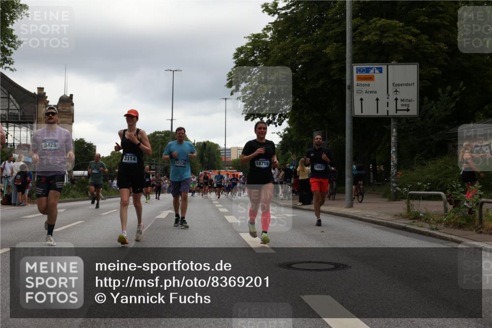 29.06.2025 - hella hamburg halbmarathon Yannick Fuchs http://msf.ph/oto/8369201 29.06.2025 10:53:30 20KM 2348, 2780, 3114, 3279, 3425, 4238, 4796, 4986, 5885, 6087, 6220, 6438, 7031, 7287, 8030, 8326, 8481, 8807, 9985, 10488, 10587, 10896, 11018, 11114, 11757, 11935, 11938, 12206, 12261, 12564, 12736, 12779, 12862, 13583, 13706, 13761, 14567, 14732, 14902, 14928, 14965, 15232, 15284, 15785, 15914, 16227, 16530, 16754, 16910, 16915, 16980, 17176, 17304, 17503, 17630, 18467, 18485, 18716, 18855, 19015, 19160 meine-sportfotos.de