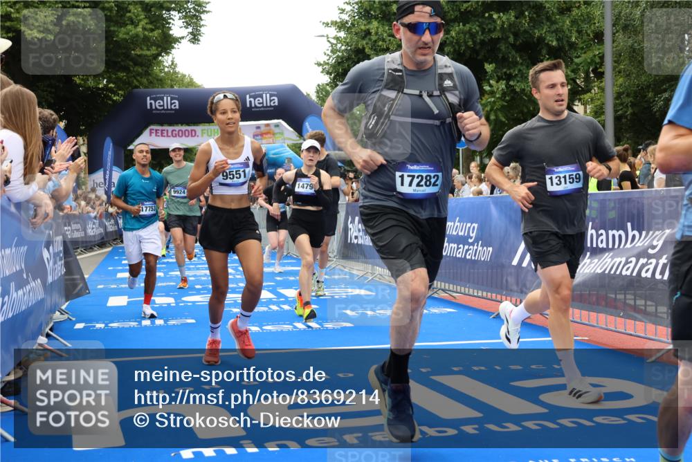 29.06.2025 - hella hamburg halbmarathon Strokosch-Dieckow http://msf.ph/oto/8369214 29.06.2025 10:49:44 Ziel 2504, 2706, 2937, 3060, 3543, 4017, 5460, 5894, 5978, 6115, 6125, 7332, 9126, 9200, 9463, 9551, 9597, 9619, 9723, 9924, 11975, 13159, 13463, 14794, 16800, 16843, 16877, 17282, 17753, 18058, 18451, 18926, 19109, 19122 meine-sportfotos.de
