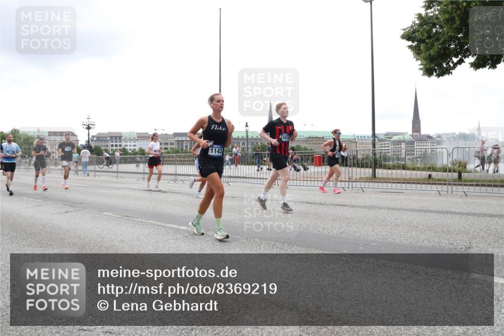 29.06.2025 - hella hamburg halbmarathon Lena Gebhardt http://msf.ph/oto/8369219 29.06.2025 10:48:46 Lombardsbrücke 15833, 8759, 1142, 1142, 1167, 1584, 2160, 2195, 2437, 2438, 2475, 2627, 2716, 2792, 2909, 3215, 3224, 3253, 3661, 5010, 5479, 5480, 5551, 5781, 6015, 6143, 6437, 6566, 7062, 7203, 7947, 7948, 8461, 8719, 8760, 8948, 9552, 9775, 9787, 10059, 10081, 10204, 10366, 10524, 10654, 10656, 11000, 11364, 11365, 13814, 13845, 15715, 16498, 16499, 16701 meine-sportfotos.de