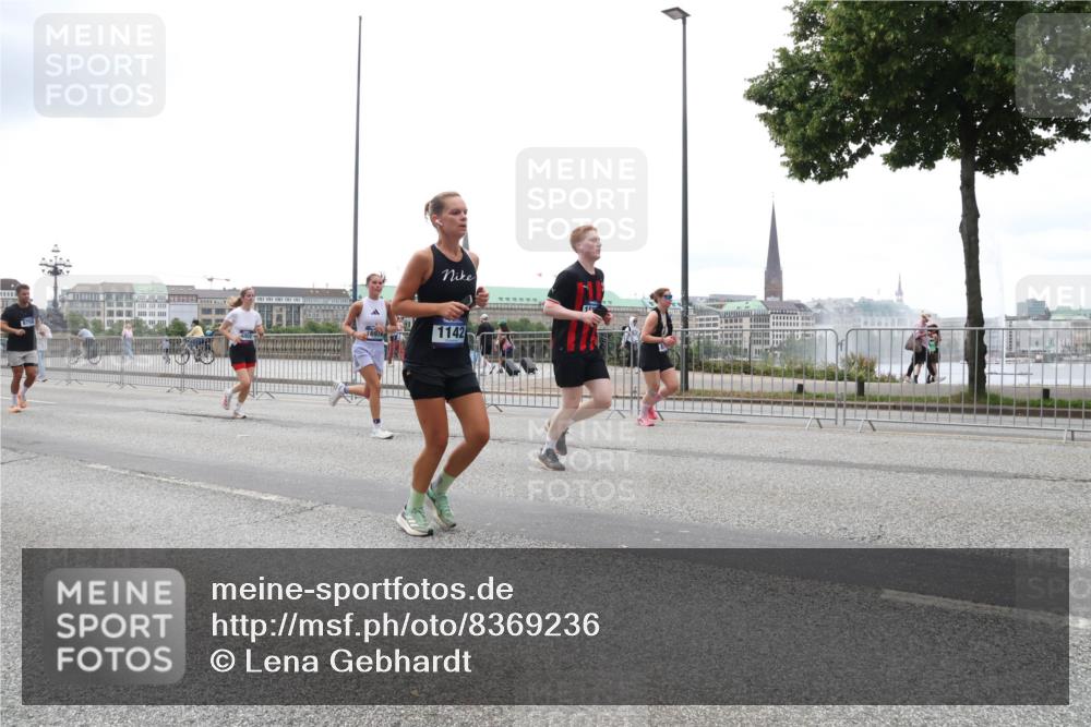 29.06.2025 - hella hamburg halbmarathon Lena Gebhardt http://msf.ph/oto/8369236 29.06.2025 10:48:46 Lombardsbrücke 8759, 1142, 1142, 1167, 1584, 2160, 2195, 2437, 2438, 2475, 2627, 2716, 2792, 2909, 3215, 3224, 3253, 3661, 5010, 5479, 5480, 5551, 5781, 6015, 6143, 6437, 6566, 7062, 7203, 7947, 7948, 8461, 8719, 8760, 8948, 9552, 9775, 9787, 10059, 10081, 10204, 10366, 10524, 10654, 10656, 11000, 11364, 11365, 13814, 13845, 15715, 16498, 16499, 16701 meine-sportfotos.de