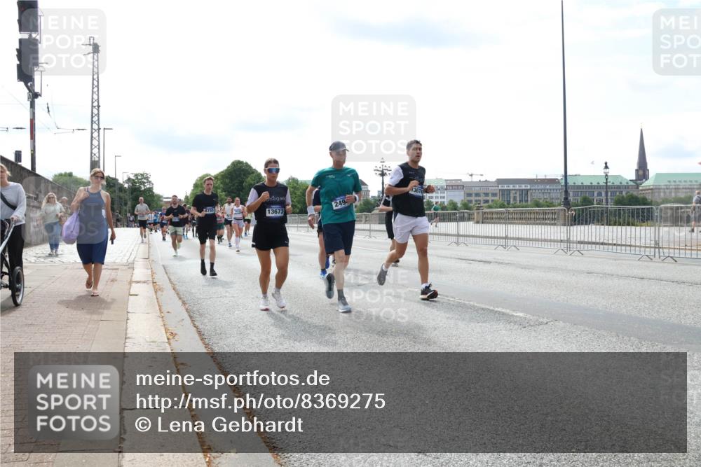 29.06.2025 - hella hamburg halbmarathon Lena Gebhardt http://msf.ph/oto/8369275 29.06.2025 10:14:44 Lombardsbrücke 8755, 13673, 13674, 249, 1071, 1379, 1406, 1575, 1728, 2046, 2140, 2494, 2601, 2690, 2990, 3020, 3025, 3154, 3454, 3507, 3509, 3691, 3756, 3834, 3844, 3939, 4641, 5191, 5608, 5670, 5800, 5981, 6028, 6083, 6089, 6181, 6248, 6366, 6935, 7195, 7209, 7439, 7802, 7840, 7991, 8055, 8147, 8239, 8275, 8409, 8522, 8563, 8755, 8854, 8892, 9113, 9173, 9556, 9663, 9709, 9911, 10224, 10391, 10589, 10610, 10717, 10963, 12467, 13237, 14488, 16126 meine-sportfotos.de
