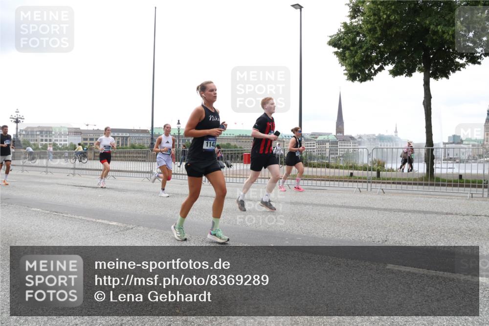 29.06.2025 - hella hamburg halbmarathon Lena Gebhardt http://msf.ph/oto/8369289 29.06.2025 10:48:46 Lombardsbrücke 1142, 1142, 1167, 1584, 2160, 2195, 2437, 2438, 2475, 2627, 2716, 2792, 2909, 3215, 3224, 3253, 3661, 5010, 5479, 5480, 5551, 5781, 6015, 6143, 6437, 6566, 7062, 7203, 7947, 7948, 8461, 8719, 8760, 8948, 9552, 9775, 9787, 10059, 10081, 10204, 10366, 10524, 10654, 10656, 11000, 11364, 11365, 13814, 13845, 15715, 16498, 16499, 16701 meine-sportfotos.de