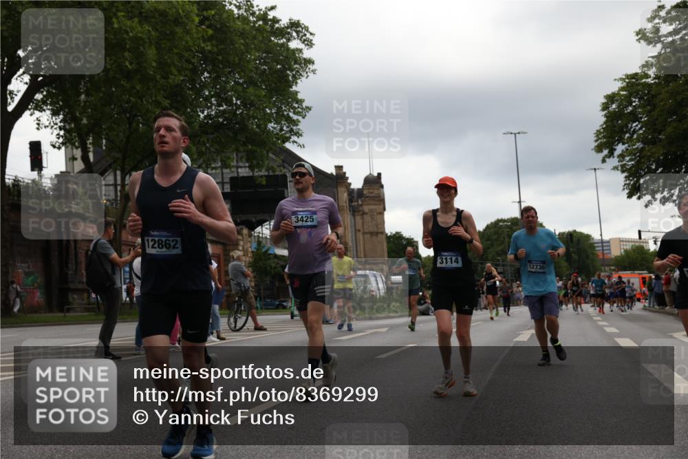 29.06.2025 - hella hamburg halbmarathon Yannick Fuchs http://msf.ph/oto/8369299 29.06.2025 10:53:31 20KM 2348, 2780, 3114, 3279, 3425, 4238, 4796, 4986, 5885, 6087, 6220, 6438, 7031, 7287, 8030, 8326, 8481, 8807, 9985, 10488, 10587, 10896, 11018, 11114, 11158, 11159, 11250, 11757, 11935, 11938, 12206, 12261, 12564, 12736, 12779, 12862, 13583, 13706, 13761, 14567, 14732, 14902, 14928, 14965, 15785, 15914, 16227, 16530, 16754, 16910, 16915, 16980, 17176, 17304, 17503, 17630, 18467, 18485, 18716, 18855, 19015, 19160 meine-sportfotos.de