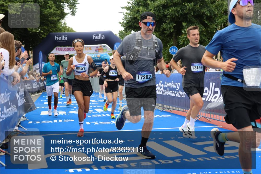 29.06.2025 - hella hamburg halbmarathon Strokosch-Dieckow http://msf.ph/oto/8369319 29.06.2025 10:49:44 Ziel 2504, 2706, 2937, 3060, 3543, 4017, 5460, 5894, 5978, 6115, 6125, 7332, 9126, 9200, 9463, 9551, 9597, 9619, 9723, 9924, 11975, 13159, 13463, 14794, 16800, 16843, 16877, 17282, 17753, 18058, 18451, 18926, 19109, 19122 meine-sportfotos.de