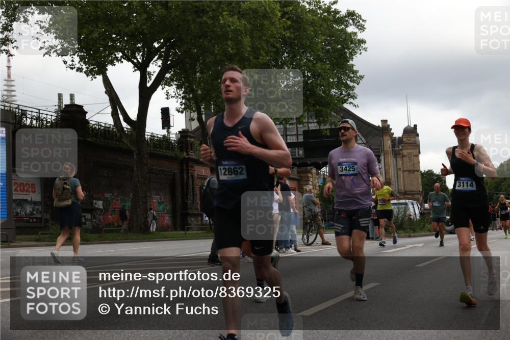 29.06.2025 - hella hamburg halbmarathon Yannick Fuchs http://msf.ph/oto/8369325 29.06.2025 10:53:31 20KM 2348, 2780, 3114, 3279, 3425, 4238, 4796, 4986, 5885, 6087, 6220, 6438, 7031, 7287, 8030, 8326, 8481, 8807, 9985, 10488, 10587, 10896, 11018, 11114, 11158, 11159, 11250, 11757, 11935, 11938, 12206, 12261, 12564, 12736, 12779, 12862, 13583, 13706, 13761, 14567, 14732, 14902, 14928, 14965, 15785, 15914, 16227, 16530, 16754, 16910, 16915, 16980, 17176, 17304, 17503, 17630, 18467, 18485, 18716, 18855, 19015, 19160 meine-sportfotos.de