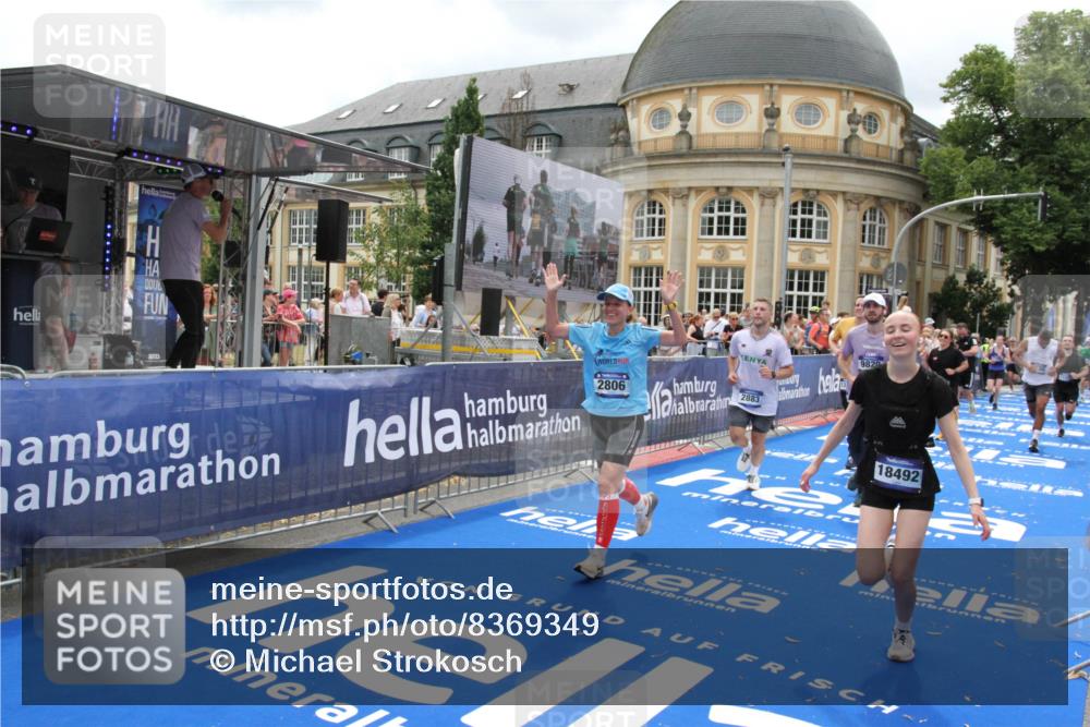 29.06.2025 - hella hamburg halbmarathon Michael Strokosch http://msf.ph/oto/8369349 29.06.2025 10:57:56 Ziel 2025, 2034, 2806, 2883, 3093, 3575, 7138, 7159, 7189, 7269, 9820, 10599, 10703, 11394, 12523, 13376, 14881, 15349, 16517, 17543, 18492 meine-sportfotos.de