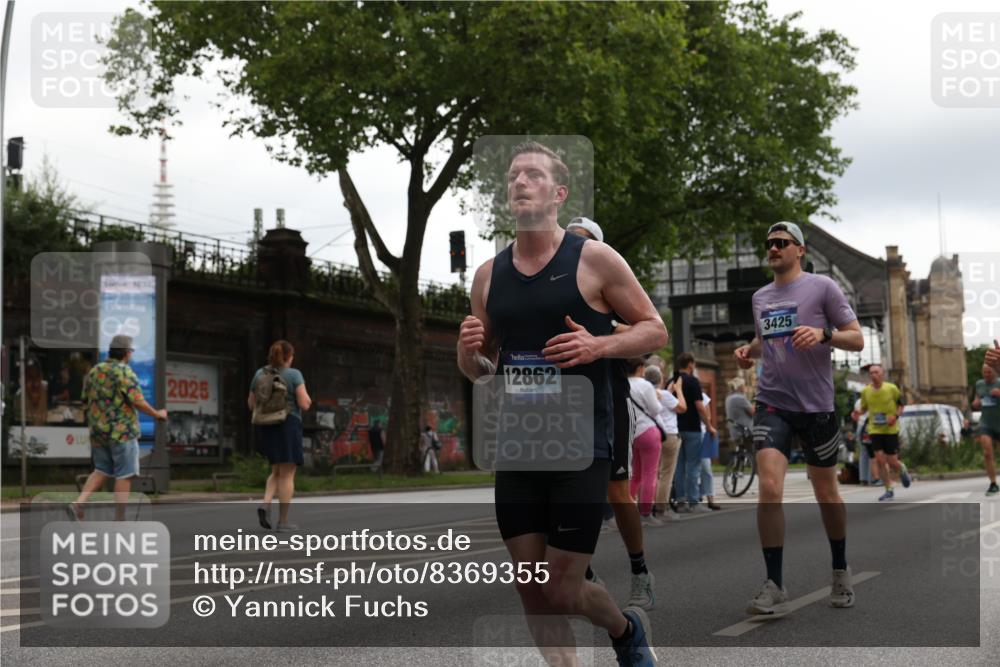 29.06.2025 - hella hamburg halbmarathon Yannick Fuchs http://msf.ph/oto/8369355 29.06.2025 10:53:31 20KM 2348, 2780, 3114, 3279, 3425, 4238, 4796, 4986, 5885, 6087, 6220, 6438, 7031, 7287, 8030, 8326, 8481, 8807, 9985, 10488, 10587, 10896, 11018, 11114, 11158, 11159, 11250, 11757, 11935, 11938, 12206, 12261, 12564, 12736, 12779, 12862, 13583, 13706, 13761, 14567, 14732, 14902, 14928, 14965, 15785, 15914, 16227, 16530, 16754, 16910, 16915, 16980, 17176, 17304, 17503, 17630, 18467, 18485, 18716, 18855, 19015, 19160 meine-sportfotos.de