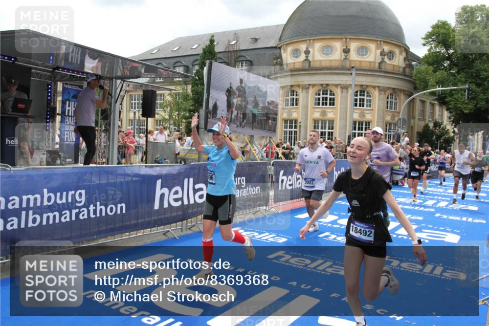 29.06.2025 - hella hamburg halbmarathon Michael Strokosch http://msf.ph/oto/8369368 29.06.2025 10:57:57 Ziel 2025, 2806, 2883, 3093, 3575, 7138, 7159, 7189, 7269, 9820, 10703, 11394, 12523, 13376, 14881, 15349, 16517, 17543, 18492 meine-sportfotos.de