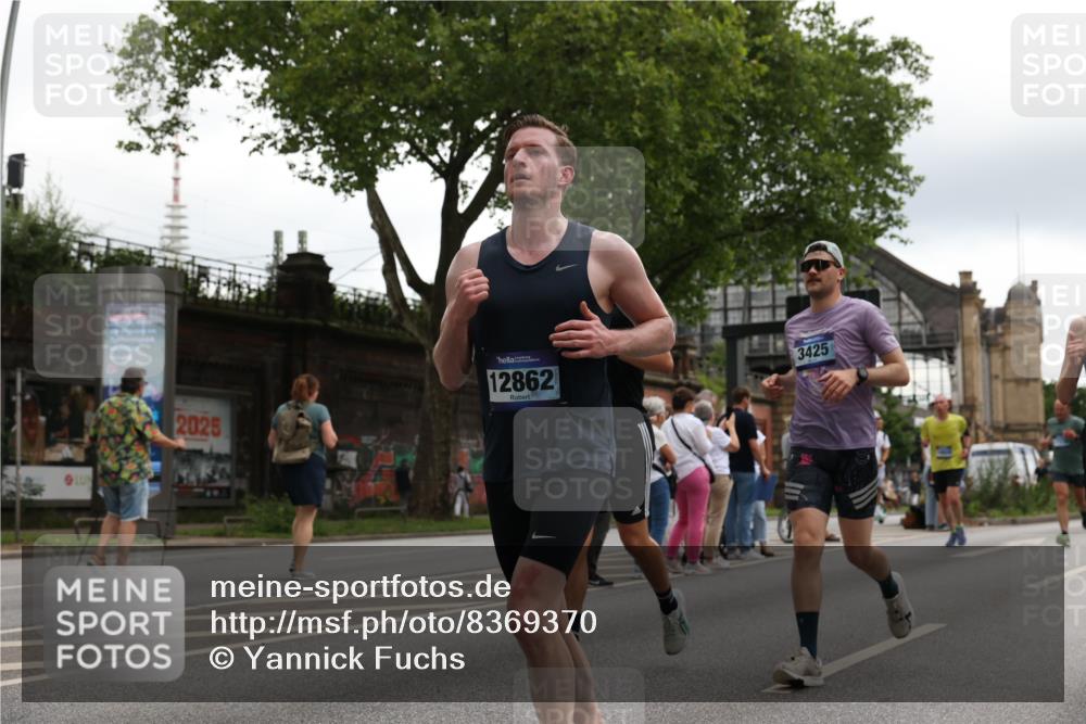 29.06.2025 - hella hamburg halbmarathon Yannick Fuchs http://msf.ph/oto/8369370 29.06.2025 10:53:31 20KM 2348, 2780, 3114, 3279, 3425, 4238, 4796, 4986, 5885, 6087, 6220, 6438, 7031, 7287, 8030, 8326, 8481, 8807, 9985, 10488, 10587, 10896, 11018, 11114, 11158, 11159, 11250, 11757, 11935, 11938, 12206, 12261, 12564, 12736, 12779, 12862, 13583, 13706, 13761, 14567, 14732, 14902, 14928, 14965, 15785, 15914, 16227, 16530, 16754, 16910, 16915, 16980, 17176, 17304, 17503, 17630, 18467, 18485, 18716, 18855, 19015, 19160 meine-sportfotos.de