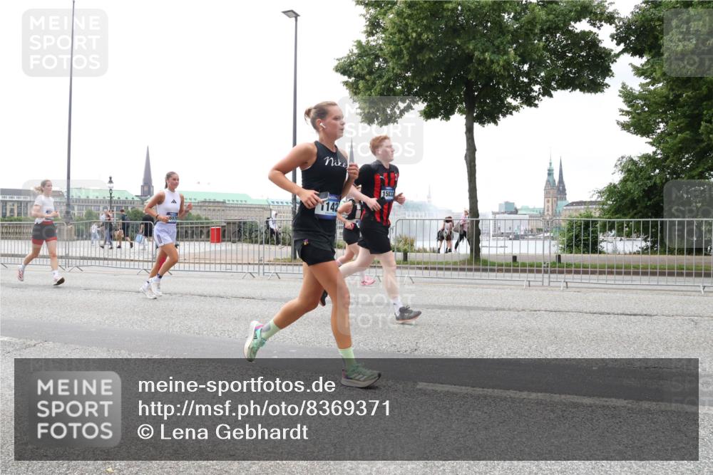 29.06.2025 - hella hamburg halbmarathon Lena Gebhardt http://msf.ph/oto/8369371 29.06.2025 10:48:47 Lombardsbrücke 142, 15833, 1142, 1167, 1584, 2160, 2195, 2437, 2438, 2475, 2627, 2716, 2792, 2909, 3215, 3224, 3253, 3661, 5010, 5479, 5480, 5551, 5781, 6015, 6143, 6437, 6566, 7062, 7203, 7947, 7948, 8461, 8719, 8760, 8948, 9341, 9359, 9552, 9787, 10059, 10081, 10204, 10366, 10524, 10654, 10656, 11000, 11364, 11365, 13814, 13845, 15715, 16498, 16499, 16701 meine-sportfotos.de