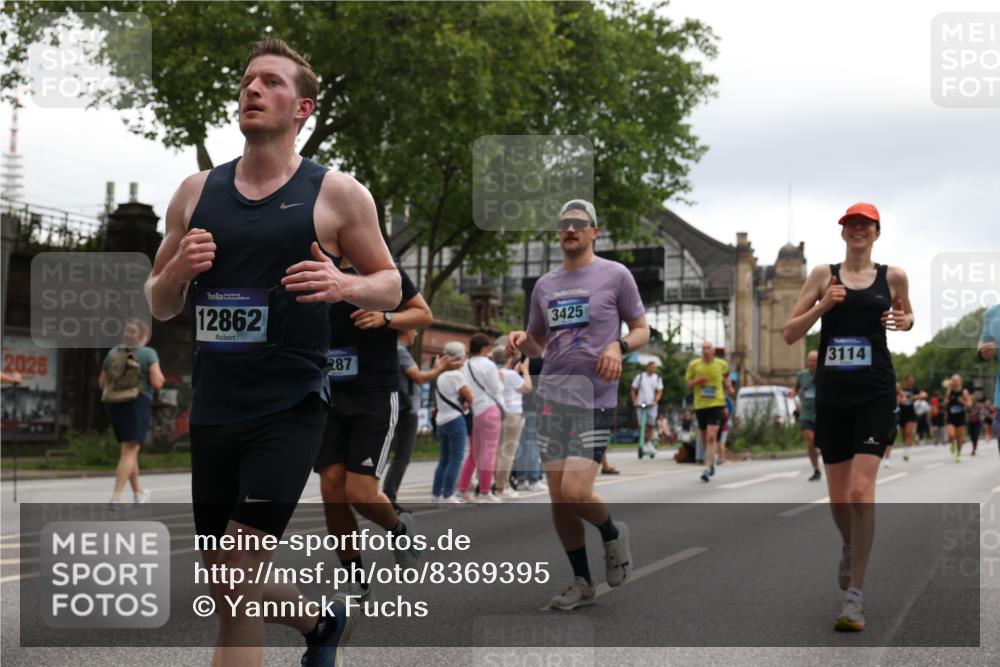 29.06.2025 - hella hamburg halbmarathon Yannick Fuchs http://msf.ph/oto/8369395 29.06.2025 10:53:32 20KM 2348, 2780, 3114, 3279, 3425, 4238, 4379, 4796, 4986, 5885, 6087, 6220, 6438, 7287, 7824, 8030, 8326, 8481, 8807, 9985, 10488, 10587, 10896, 11018, 11114, 11158, 11159, 11250, 11757, 11935, 11938, 12206, 12261, 12564, 12736, 12779, 12862, 13706, 13761, 14567, 14732, 14902, 14928, 14965, 15785, 15914, 16227, 16530, 16754, 16910, 16915, 16980, 17176, 17304, 17503, 18467, 18485, 18716, 18855, 19015, 19160 meine-sportfotos.de