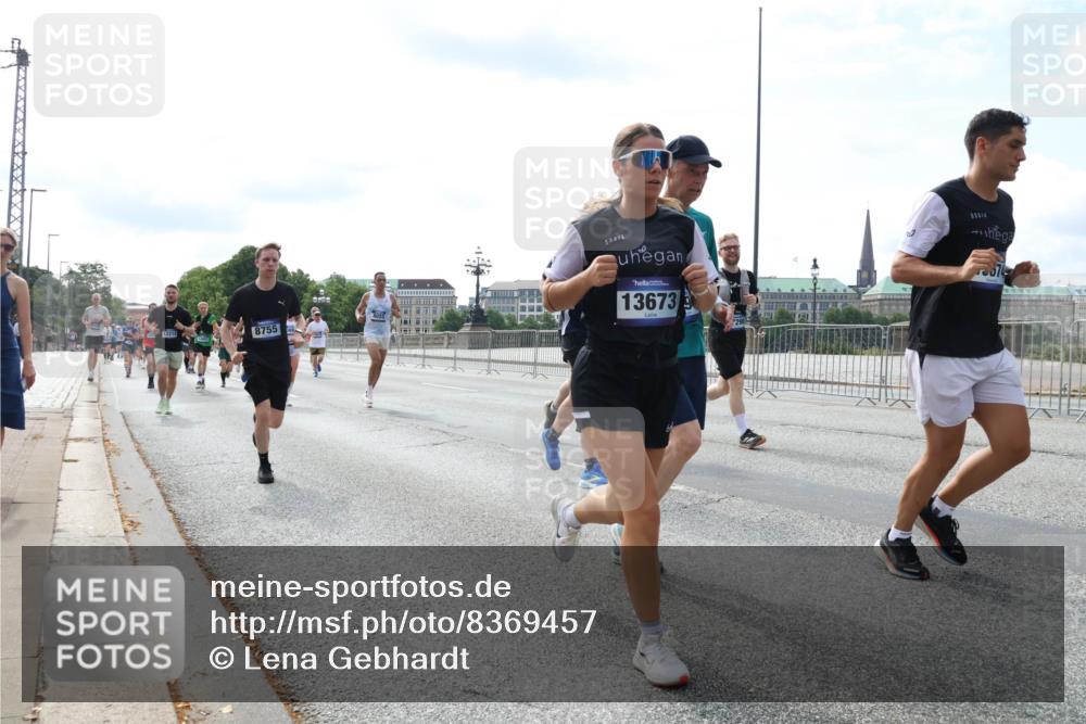 29.06.2025 - hella hamburg halbmarathon Lena Gebhardt http://msf.ph/oto/8369457 29.06.2025 10:14:46 Lombardsbrücke 13212, 8755, 13673, 1071, 1379, 1406, 1575, 1728, 2046, 2140, 2494, 2601, 2690, 2990, 3020, 3025, 3154, 3454, 3507, 3509, 3691, 3756, 3834, 3844, 4641, 5191, 5608, 5670, 5800, 5981, 6028, 6083, 6089, 6181, 6248, 6366, 6935, 7195, 7209, 7439, 7802, 7840, 8055, 8147, 8239, 8275, 8522, 8563, 8755, 8854, 8892, 9113, 9173, 9556, 9663, 9709, 9911, 10224, 10391, 10589, 10610, 10717, 10963, 11271, 12467, 13237, 14488, 16126 meine-sportfotos.de