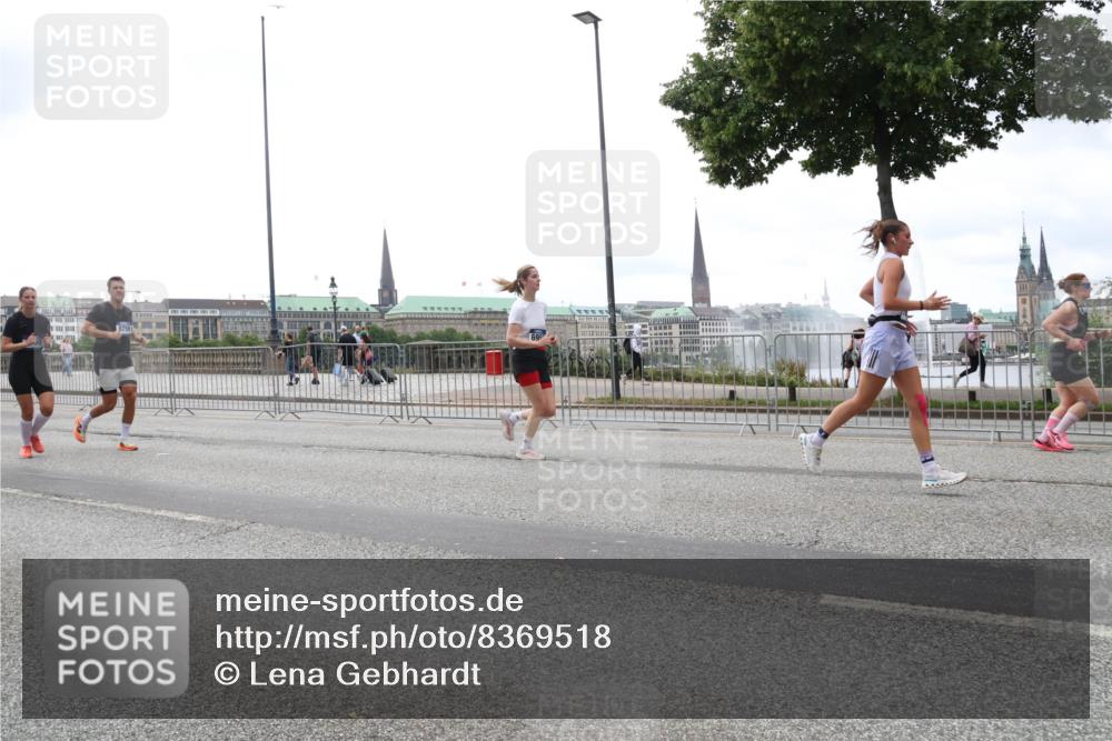 29.06.2025 - hella hamburg halbmarathon Lena Gebhardt http://msf.ph/oto/8369518 29.06.2025 10:48:48 Lombardsbrücke 1142, 1167, 1584, 2160, 2195, 2437, 2438, 2475, 2627, 2716, 2792, 2909, 3086, 3215, 3224, 3253, 3661, 5010, 5479, 5480, 5551, 6015, 6437, 6566, 7062, 7203, 7947, 7948, 8461, 8719, 8760, 8948, 9341, 9359, 9552, 9787, 10059, 10081, 10204, 10366, 10524, 10654, 10656, 11000, 11364, 11365, 13814, 13845, 15715, 16498, 16499, 16701 meine-sportfotos.de