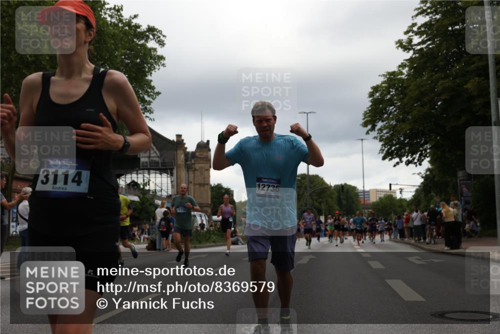 29.06.2025 - hella hamburg halbmarathon Yannick Fuchs http://msf.ph/oto/8369579 29.06.2025 10:53:33 20KM 2780, 3114, 3279, 3425, 4238, 4379, 4796, 4986, 5885, 6087, 6220, 6438, 7287, 7824, 8030, 8326, 8481, 8807, 9985, 10488, 10587, 10896, 11018, 11114, 11158, 11159, 11250, 11757, 11935, 11938, 12206, 12261, 12406, 12564, 12736, 12779, 12862, 13706, 13761, 14567, 14732, 14902, 14928, 14965, 15785, 15914, 16227, 16530, 16754, 16915, 16980, 17176, 17304, 17503, 18467, 18485, 18716, 18855, 19015, 19160 meine-sportfotos.de