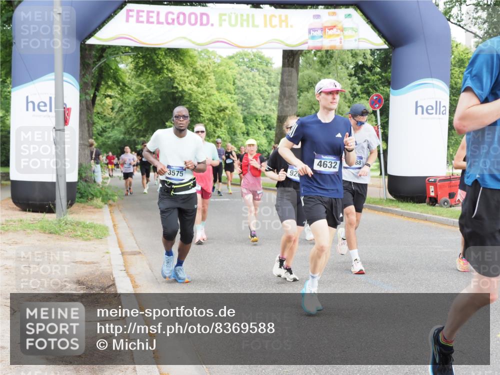 29.06.2025 - hella hamburg halbmarathon MichiJ http://msf.ph/oto/8369588 29.06.2025 10:44:25 Zwischen KM18-KM19 2652, 2656, 3575, 4632, 5391, 6892, 7159, 9316, 10788, 11645, 15220, 15664, 16418, 16531, 16634, 16909, 17405, 17848, 18180 meine-sportfotos.de