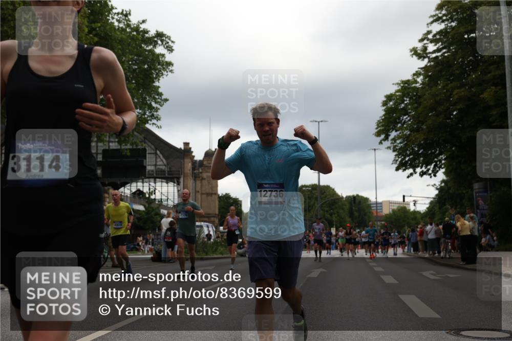 29.06.2025 - hella hamburg halbmarathon Yannick Fuchs http://msf.ph/oto/8369599 29.06.2025 10:53:33 20KM 2780, 3114, 3279, 3425, 4238, 4379, 4796, 4986, 5885, 6087, 6220, 6438, 7287, 7824, 8030, 8326, 8481, 8807, 9985, 10488, 10587, 10896, 11018, 11114, 11158, 11159, 11250, 11757, 11935, 11938, 12206, 12261, 12406, 12564, 12736, 12779, 12862, 13706, 13761, 14567, 14732, 14902, 14928, 14965, 15785, 15914, 16227, 16530, 16754, 16915, 16980, 17176, 17304, 17503, 18467, 18485, 18716, 18855, 19015, 19160 meine-sportfotos.de