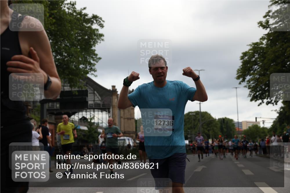 29.06.2025 - hella hamburg halbmarathon Yannick Fuchs http://msf.ph/oto/8369621 29.06.2025 10:53:33 20KM 2780, 3114, 3279, 3425, 4238, 4379, 4796, 4986, 5885, 6087, 6220, 6438, 7287, 7824, 8030, 8326, 8481, 8807, 9985, 10488, 10587, 10896, 11018, 11114, 11158, 11159, 11250, 11757, 11935, 11938, 12206, 12261, 12406, 12564, 12736, 12779, 12862, 13706, 13761, 14567, 14732, 14902, 14928, 14965, 15785, 15914, 16227, 16530, 16754, 16915, 16980, 17176, 17304, 17503, 18467, 18485, 18716, 18855, 19015, 19160 meine-sportfotos.de