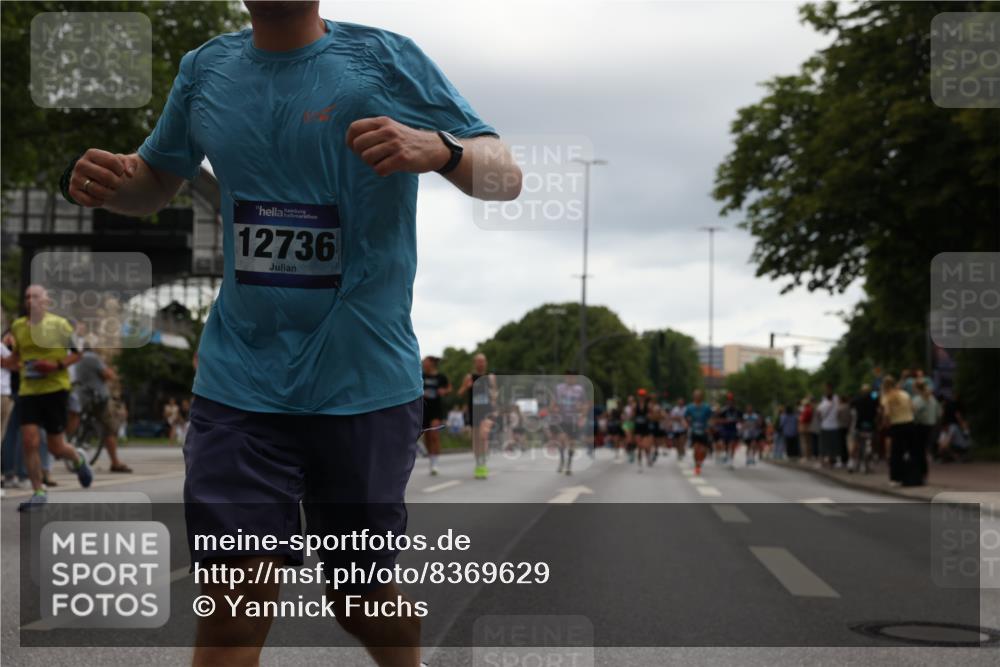 29.06.2025 - hella hamburg halbmarathon Yannick Fuchs http://msf.ph/oto/8369629 29.06.2025 10:53:33 20KM 2780, 3114, 3279, 3425, 4238, 4379, 4796, 4986, 5885, 6087, 6220, 6438, 7287, 7824, 8030, 8326, 8481, 8807, 9985, 10488, 10587, 10896, 11018, 11114, 11158, 11159, 11250, 11757, 11935, 11938, 12206, 12261, 12406, 12564, 12736, 12779, 12862, 13706, 13761, 14567, 14732, 14902, 14928, 14965, 15785, 15914, 16227, 16530, 16754, 16915, 16980, 17176, 17304, 17503, 18467, 18485, 18716, 18855, 19015, 19160 meine-sportfotos.de