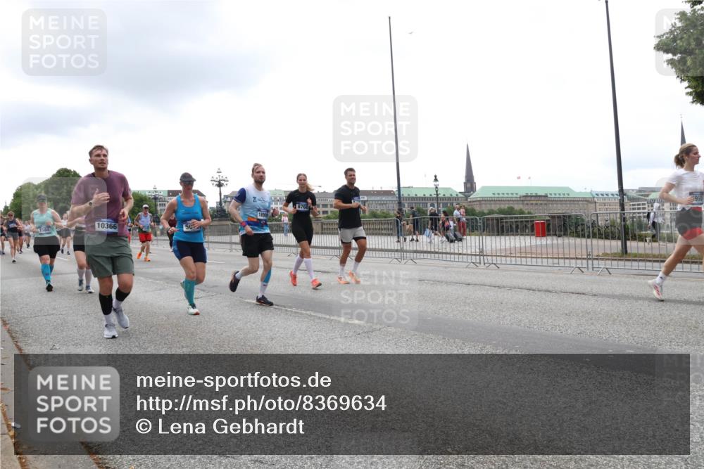 29.06.2025 - hella hamburg halbmarathon Lena Gebhardt http://msf.ph/oto/8369634 29.06.2025 10:48:48 Lombardsbrücke 10366, 50, 21, 18909, 8760, 950, 1142, 1167, 1584, 2160, 2195, 2437, 2438, 2475, 2627, 2716, 2792, 2909, 3086, 3215, 3224, 3253, 3661, 5010, 5479, 5480, 5551, 6015, 6437, 6566, 7062, 7203, 7947, 7948, 8461, 8719, 8760, 8948, 9341, 9359, 9552, 9787, 10059, 10081, 10204, 10366, 10524, 10654, 10656, 11000, 11364, 11365, 13814, 13845, 15715, 16498, 16499, 16701 meine-sportfotos.de
