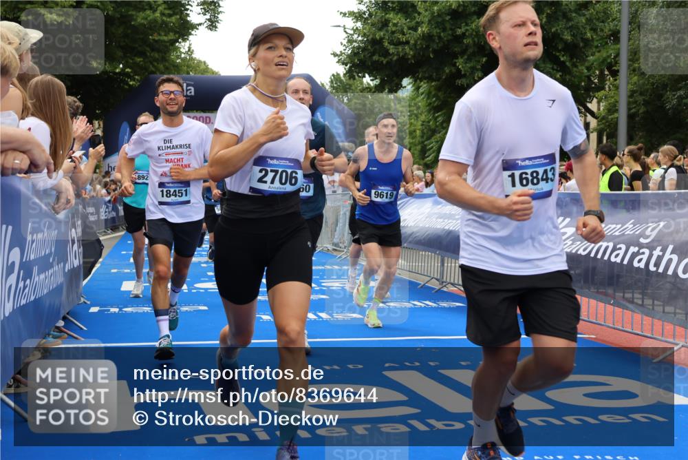 29.06.2025 - hella hamburg halbmarathon Strokosch-Dieckow http://msf.ph/oto/8369644 29.06.2025 10:49:41 Ziel 2504, 2706, 2937, 3060, 3543, 5894, 5978, 6115, 6125, 7332, 9038, 9463, 9551, 9619, 9649, 9723, 9924, 11679, 11975, 11977, 13159, 14794, 15392, 16843, 16877, 17001, 17282, 17753, 18058, 18451, 18926 meine-sportfotos.de