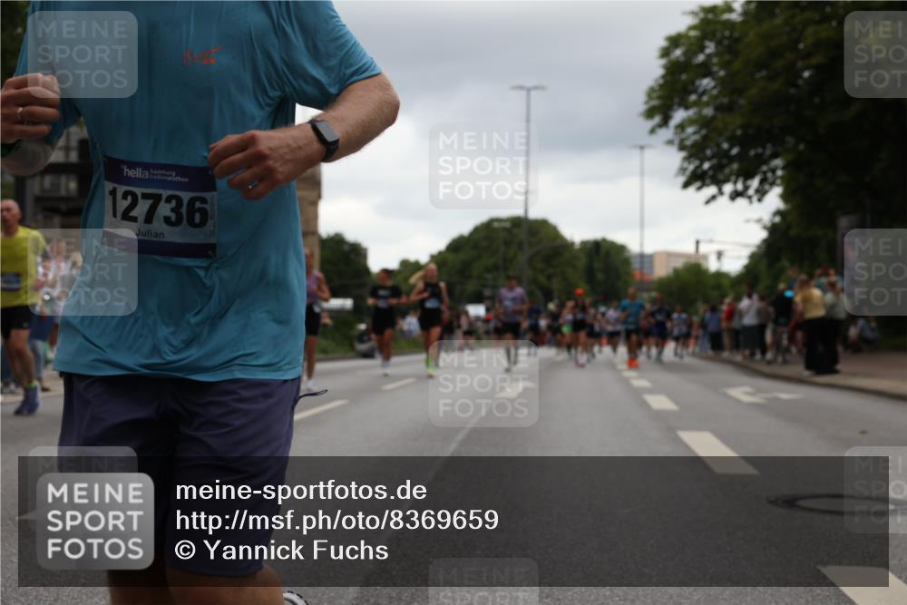 29.06.2025 - hella hamburg halbmarathon Yannick Fuchs http://msf.ph/oto/8369659 29.06.2025 10:53:34 20KM 2780, 3114, 3279, 3425, 4238, 4379, 4796, 4986, 5885, 6087, 6220, 6438, 7287, 7824, 8030, 8326, 8481, 8807, 9985, 10488, 10587, 10896, 11018, 11114, 11158, 11159, 11250, 11757, 11935, 11938, 12206, 12261, 12406, 12564, 12736, 12779, 12862, 13706, 13761, 14567, 14732, 14902, 14928, 14965, 15785, 15914, 16227, 16530, 16754, 16915, 16980, 17176, 17304, 18467, 18485, 18716, 18855, 19015, 19160 meine-sportfotos.de