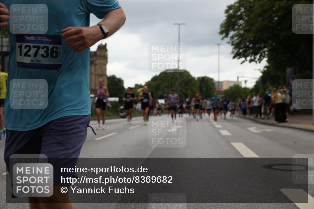 29.06.2025 - hella hamburg halbmarathon Yannick Fuchs http://msf.ph/oto/8369682 29.06.2025 10:53:34 20KM 2780, 3114, 3279, 3425, 4238, 4379, 4796, 4986, 5885, 6087, 6220, 6438, 7287, 7824, 8030, 8326, 8481, 8807, 9985, 10488, 10587, 10896, 11018, 11114, 11158, 11159, 11250, 11757, 11935, 11938, 12206, 12261, 12406, 12564, 12736, 12779, 12862, 13706, 13761, 14567, 14732, 14902, 14928, 14965, 15785, 15914, 16227, 16530, 16754, 16915, 16980, 17176, 17304, 18467, 18485, 18716, 18855, 19015, 19160 meine-sportfotos.de