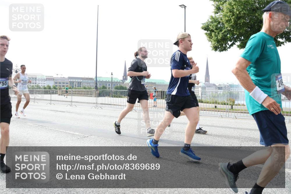 29.06.2025 - hella hamburg halbmarathon Lena Gebhardt http://msf.ph/oto/8369689 29.06.2025 10:14:47 Lombardsbrücke 755, 8055, 174, 249, 1071, 1379, 1406, 1575, 1728, 2046, 2140, 2494, 2601, 2690, 2990, 3020, 3025, 3154, 3454, 3507, 3509, 3691, 3756, 3834, 3844, 4641, 5191, 5608, 5670, 5800, 5981, 6028, 6083, 6089, 6181, 6248, 6366, 6935, 7195, 7209, 7439, 7802, 7840, 8055, 8147, 8239, 8275, 8522, 8563, 8755, 8854, 8892, 9113, 9173, 9556, 9663, 9709, 9911, 10224, 10391, 10589, 10610, 10717, 10963, 11271, 11598, 12467, 13237, 14488, 16126 meine-sportfotos.de