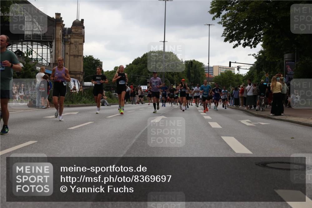 29.06.2025 - hella hamburg halbmarathon Yannick Fuchs http://msf.ph/oto/8369697 29.06.2025 10:53:34 20KM 2780, 3114, 3279, 3425, 4238, 4379, 4796, 4986, 5885, 6087, 6220, 6438, 7287, 7824, 8030, 8326, 8481, 8807, 9985, 10488, 10587, 10896, 11018, 11114, 11158, 11159, 11250, 11757, 11935, 11938, 12206, 12261, 12406, 12564, 12736, 12779, 12862, 13706, 13761, 14567, 14732, 14902, 14928, 14965, 15785, 15914, 16227, 16530, 16754, 16915, 16980, 17176, 17304, 18467, 18485, 18716, 18855, 19015, 19160 meine-sportfotos.de