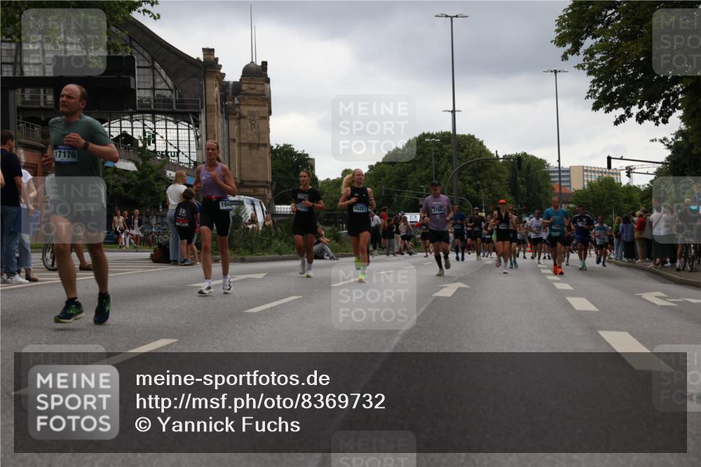 29.06.2025 - hella hamburg halbmarathon Yannick Fuchs http://msf.ph/oto/8369732 29.06.2025 10:53:34 20KM 2780, 3114, 3279, 3425, 4238, 4379, 4796, 4986, 5885, 6087, 6220, 6438, 7287, 7824, 8030, 8326, 8481, 8807, 9985, 10488, 10587, 10896, 11018, 11114, 11158, 11159, 11250, 11757, 11935, 11938, 12206, 12261, 12406, 12564, 12736, 12779, 12862, 13706, 13761, 14567, 14732, 14902, 14928, 14965, 15785, 15914, 16227, 16530, 16754, 16915, 16980, 17176, 17304, 18467, 18485, 18716, 18855, 19015, 19160 meine-sportfotos.de
