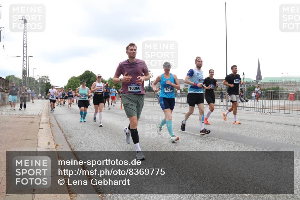 29.06.2025 - hella hamburg halbmarathon Lena Gebhardt http://msf.ph/oto/8369775 29.06.2025 10:48:49 Lombardsbrücke 1584, 1890, 8760, 10366, 5010, 8759, 1142, 1167, 1584, 2160, 2195, 2437, 2438, 2475, 2627, 2716, 2792, 2909, 3086, 3215, 3224, 3253, 3661, 5010, 5479, 5480, 5551, 6015, 6437, 6566, 7062, 7203, 7947, 7948, 8461, 8719, 8760, 8948, 9341, 9359, 9552, 9787, 10059, 10081, 10204, 10366, 10524, 10654, 10656, 11000, 11364, 11365, 13814, 13845, 15715, 16498, 16499, 16701 meine-sportfotos.de