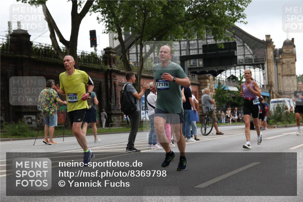 29.06.2025 - hella hamburg halbmarathon Yannick Fuchs http://msf.ph/oto/8369798 29.06.2025 10:53:35 20KM 2780, 3114, 3279, 3425, 4238, 4379, 4796, 4986, 5885, 6087, 6220, 6438, 7287, 7824, 8030, 8326, 8481, 8807, 9985, 10488, 10587, 10896, 11018, 11114, 11158, 11159, 11250, 11757, 11935, 12206, 12261, 12406, 12564, 12736, 12779, 12862, 13706, 13761, 14567, 14732, 14928, 14965, 15525, 15785, 15914, 16227, 16530, 16754, 16915, 16980, 17176, 17304, 17860, 18377, 18467, 18485, 18716, 18855 meine-sportfotos.de
