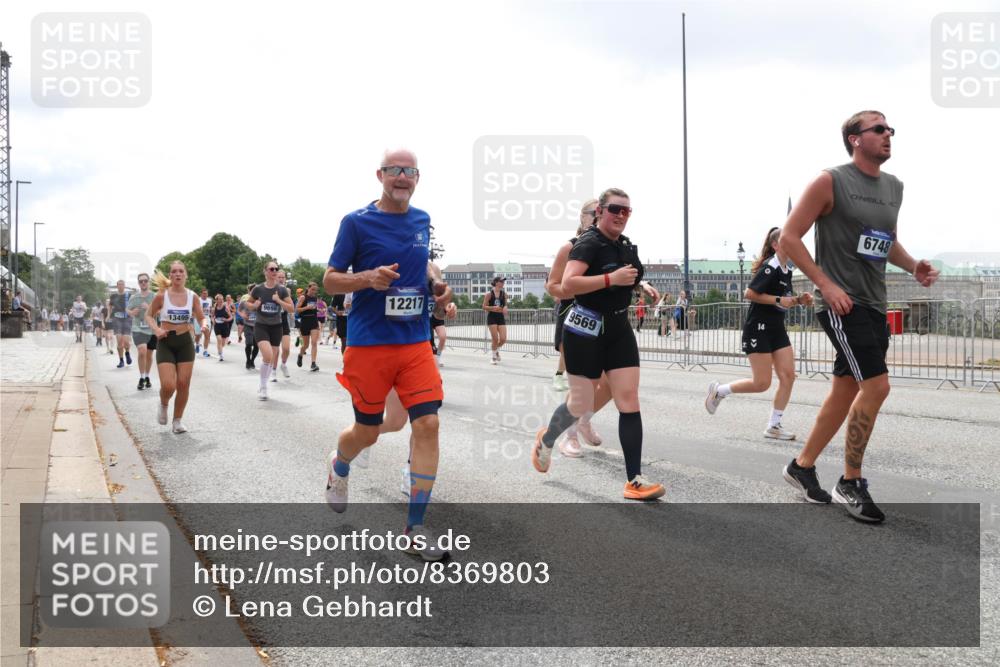 29.06.2025 - hella hamburg halbmarathon Lena Gebhardt http://msf.ph/oto/8369803 29.06.2025 10:39:40 Lombardsbrücke 9698, 13495, 12217, 9569, 6748, 1586, 1856, 1883, 1899, 2092, 2313, 2578, 2843, 2893, 2976, 3046, 3275, 3353, 3727, 3882, 3883, 3884, 4298, 4523, 4603, 4609, 4659, 4752, 4855, 4882, 5045, 5654, 5701, 6321, 6342, 6343, 6427, 6428, 6698, 6719, 6726, 6739, 6748, 7045, 7053, 7125, 7199, 7341, 7429, 7456, 7501, 7506, 7524, 7684, 8107, 8203, 8243, 8612, 8995, 9393, 9420, 9446, 9569, 9698, 9747, 9777, 10441, 10512, 10516 meine-sportfotos.de