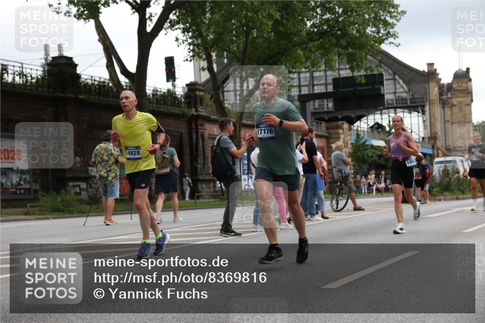29.06.2025 - hella hamburg halbmarathon Yannick Fuchs http://msf.ph/oto/8369816 29.06.2025 10:53:35 20KM 2780, 3114, 3279, 3425, 4238, 4379, 4796, 4986, 5885, 6087, 6220, 6438, 7287, 7824, 8030, 8326, 8481, 8807, 9985, 10488, 10587, 10896, 11018, 11114, 11158, 11159, 11250, 11757, 11935, 12206, 12261, 12406, 12564, 12736, 12779, 12862, 13706, 13761, 14567, 14732, 14928, 14965, 15525, 15785, 15914, 16227, 16530, 16754, 16915, 16980, 17176, 17304, 17860, 18377, 18467, 18485, 18716, 18855 meine-sportfotos.de