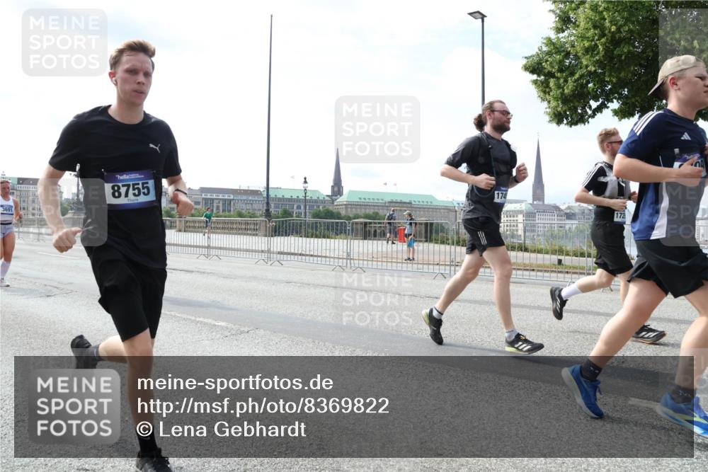 29.06.2025 - hella hamburg halbmarathon Lena Gebhardt http://msf.ph/oto/8369822 29.06.2025 10:14:47 Lombardsbrücke 8755, 174, 172, 1071, 1379, 1406, 1575, 1728, 2046, 2140, 2494, 2601, 2690, 2990, 3020, 3025, 3154, 3454, 3507, 3509, 3691, 3756, 3834, 3844, 4641, 5191, 5608, 5670, 5800, 5981, 6028, 6083, 6089, 6181, 6248, 6366, 6935, 7195, 7209, 7439, 7802, 7840, 8055, 8147, 8239, 8275, 8522, 8563, 8755, 8854, 8892, 9113, 9173, 9556, 9663, 9709, 9911, 10224, 10391, 10589, 10610, 10717, 10963, 11271, 11598, 12467, 13237, 14488, 16126 meine-sportfotos.de