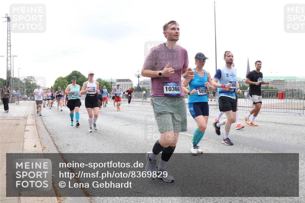 29.06.2025 - hella hamburg halbmarathon Lena Gebhardt http://msf.ph/oto/8369829 29.06.2025 10:48:50 Lombardsbrücke 1584, 2, 8909, 10366, 5010, 8759, 1142, 1167, 1584, 2160, 2195, 2437, 2438, 2475, 2627, 2716, 2792, 2909, 3086, 3215, 3224, 3253, 3661, 5010, 5479, 5480, 5551, 6015, 6437, 6566, 7062, 7203, 7947, 7948, 8461, 8719, 8760, 8948, 9341, 9359, 9552, 9787, 10059, 10081, 10204, 10366, 10524, 10654, 10656, 11000, 11192, 11364, 11365, 13814, 13845, 15715, 16498, 16499, 16701 meine-sportfotos.de