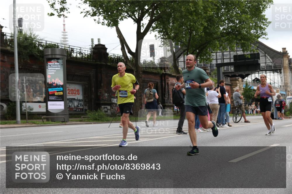 29.06.2025 - hella hamburg halbmarathon Yannick Fuchs http://msf.ph/oto/8369843 29.06.2025 10:53:35 20KM 2780, 3114, 3279, 3425, 4238, 4379, 4796, 4986, 5885, 6087, 6220, 6438, 7287, 7824, 8030, 8326, 8481, 8807, 9985, 10488, 10587, 10896, 11018, 11114, 11158, 11159, 11250, 11757, 11935, 12206, 12261, 12406, 12564, 12736, 12779, 12862, 13706, 13761, 14567, 14732, 14928, 14965, 15525, 15785, 15914, 16227, 16530, 16754, 16915, 16980, 17176, 17304, 17860, 18377, 18467, 18485, 18716, 18855 meine-sportfotos.de