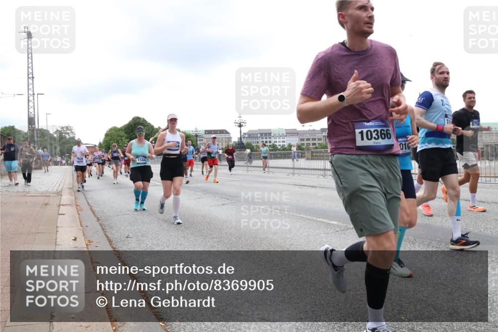 29.06.2025 - hella hamburg halbmarathon Lena Gebhardt http://msf.ph/oto/8369905 29.06.2025 10:48:50 Lombardsbrücke 1584, 10366, 016, 8759, 1142, 1167, 1584, 2160, 2195, 2437, 2438, 2475, 2627, 2716, 2792, 2909, 3086, 3215, 3224, 3253, 3661, 5010, 5479, 5480, 5551, 6015, 6437, 6566, 7062, 7203, 7947, 7948, 8461, 8719, 8760, 8948, 9341, 9359, 9552, 9787, 10059, 10081, 10204, 10366, 10524, 10654, 10656, 11000, 11192, 11364, 11365, 13814, 13845, 15715, 16498, 16499, 16701 meine-sportfotos.de