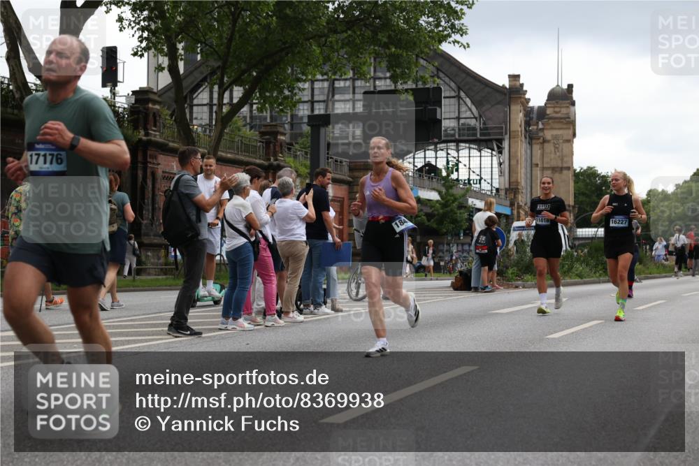 29.06.2025 - hella hamburg halbmarathon Yannick Fuchs http://msf.ph/oto/8369938 29.06.2025 10:53:36 20KM 2780, 3114, 3279, 3425, 4238, 4379, 4796, 4986, 5885, 6087, 6220, 6438, 7287, 7824, 8030, 8326, 8481, 8807, 9985, 10488, 10587, 10896, 11018, 11114, 11158, 11159, 11250, 11757, 11935, 12206, 12261, 12406, 12564, 12736, 12779, 12862, 13706, 13761, 14732, 14928, 15525, 15785, 15914, 16227, 16530, 16754, 16915, 16980, 17176, 17304, 17860, 18377, 18467, 18485, 18716, 18855 meine-sportfotos.de