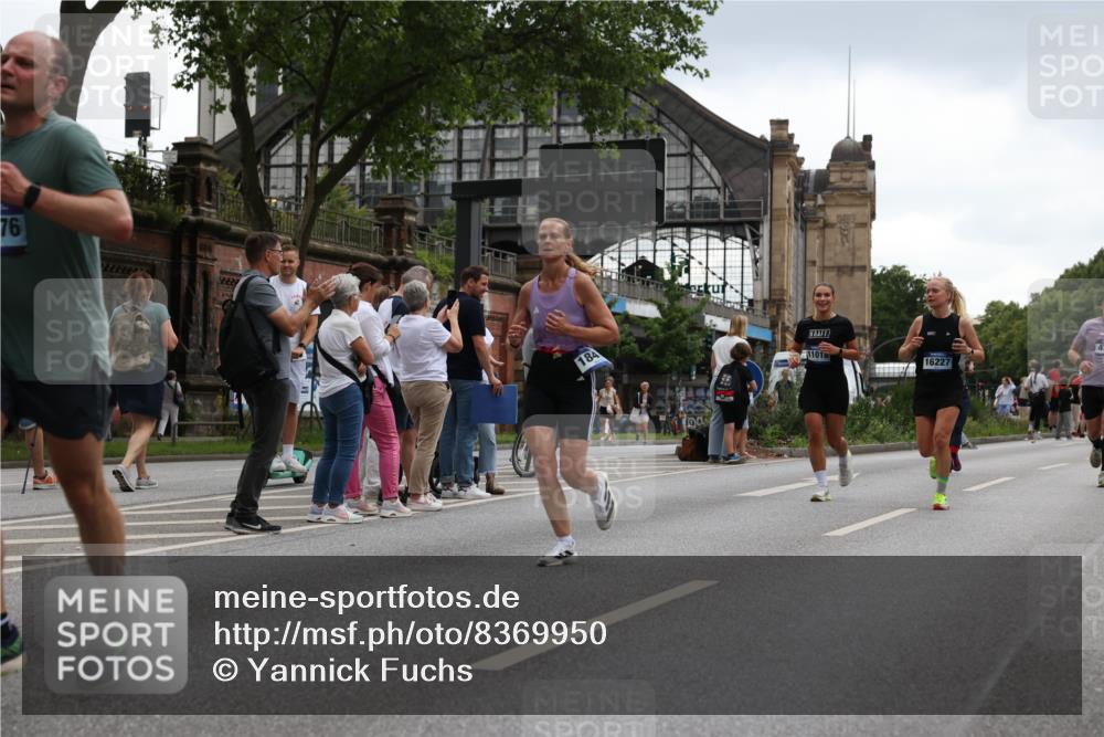 29.06.2025 - hella hamburg halbmarathon Yannick Fuchs http://msf.ph/oto/8369950 29.06.2025 10:53:36 20KM 2780, 3114, 3279, 3425, 4238, 4379, 4796, 4986, 5885, 6087, 6220, 6438, 7287, 7824, 8030, 8326, 8481, 8807, 9985, 10488, 10587, 10896, 11018, 11114, 11158, 11159, 11250, 11757, 11935, 12206, 12261, 12406, 12564, 12736, 12779, 12862, 13706, 13761, 14732, 14928, 15525, 15785, 15914, 16227, 16530, 16754, 16915, 16980, 17176, 17304, 17860, 18377, 18467, 18485, 18716, 18855 meine-sportfotos.de